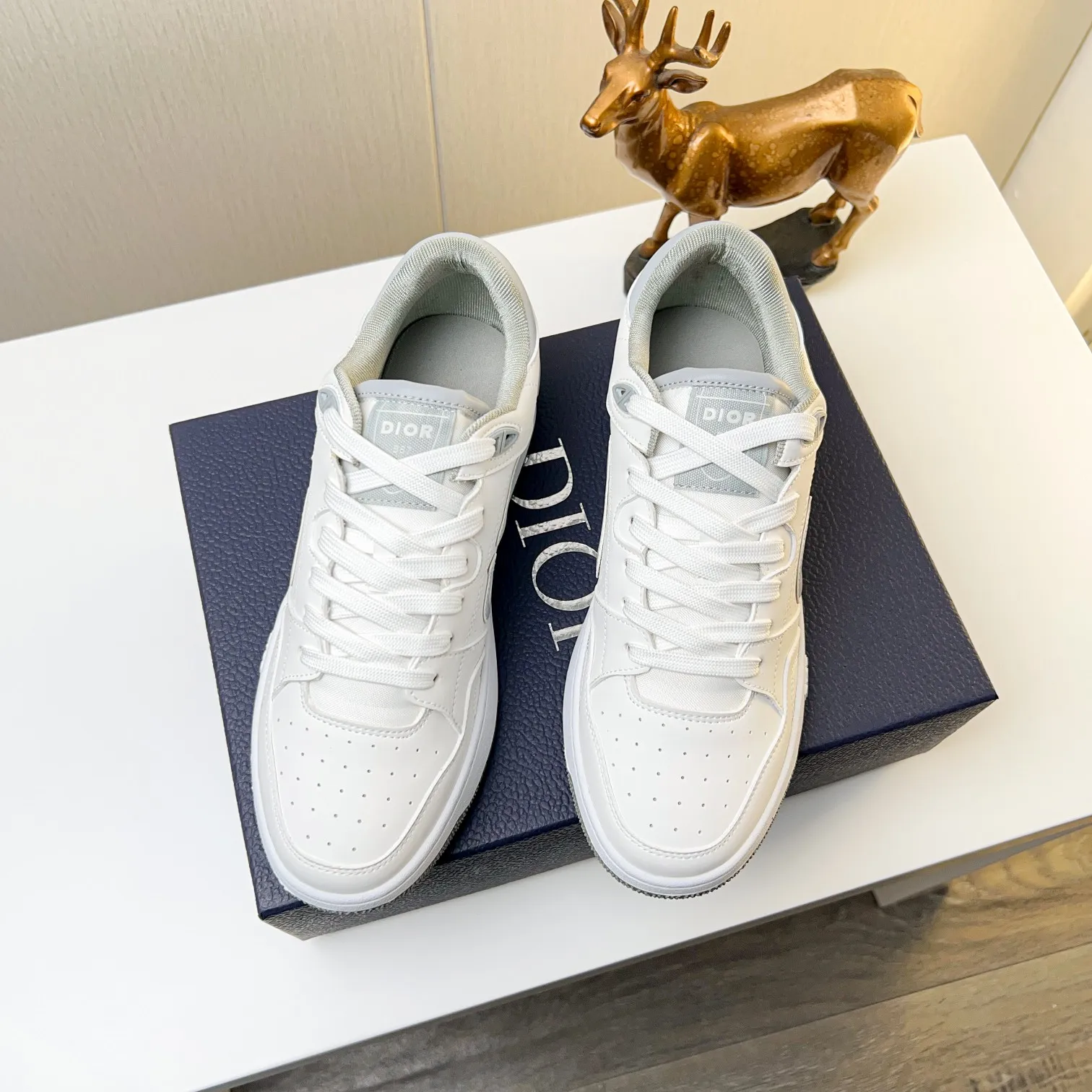 Men's Men's Shoes 💰420 [New Style] 🦩🦩Dior - Low-top sneakers 2025 spring men's collection new arrivals [Celebrate][Celebrate][Celebrate], reinterpret the basketball shoe design and become a classic Dior item [strong][strong][strong], carefully crafted in black and cream white smooth cowhide, paired with beige suede, showing leather on the side The CD logo, tongue, sole and back side are decorated with various distinctive details to enhance the style[666][666], while eyelet details, topstitching and rubber panels highlight the dynamic charm of its athletic style[strong][strong][strong]. It has a two-color rubber sole, which can be matched with various clothing to create a refined look. Size: 38 to 44 (45 can be customized